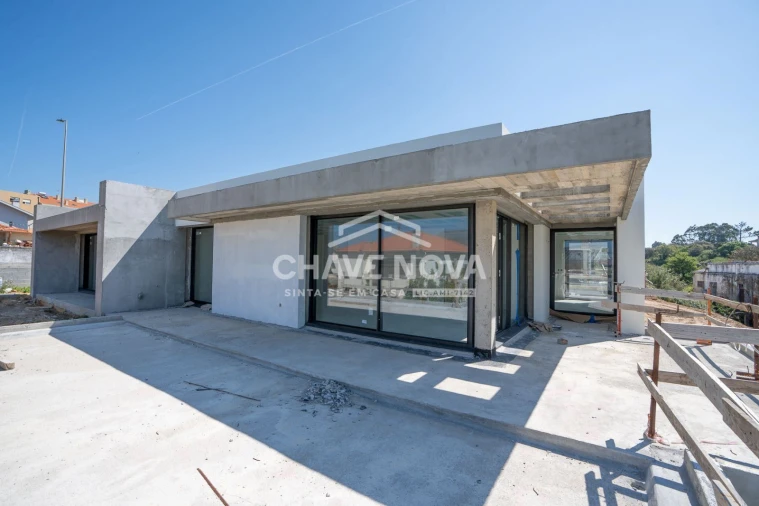 Moradia T3 para Venda em São Felix da Marinha Foto 5