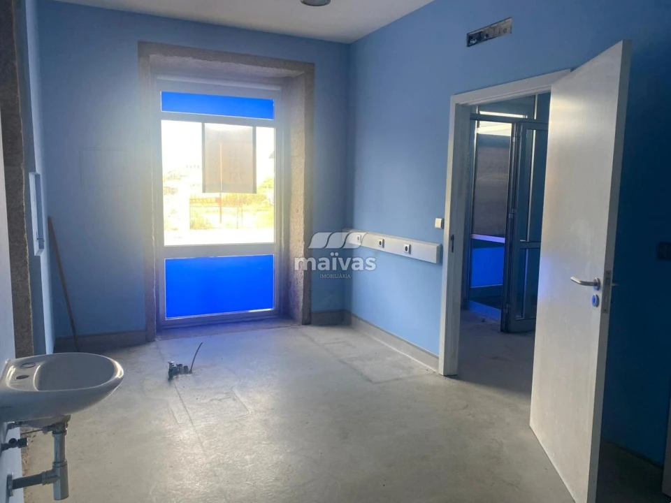 Loja para Arrendamento em Soutelo Foto 4