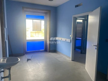 Loja para Arrendamento em Soutelo