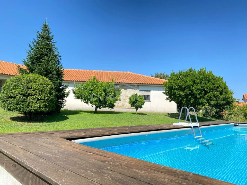 Moradia T4 para Venda em Vilarandelo Foto 6