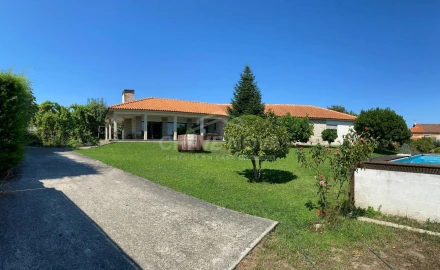 Moradia T4 para Venda em Vilarandelo