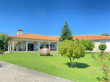 Moradia T4 para Venda em Vilarandelo