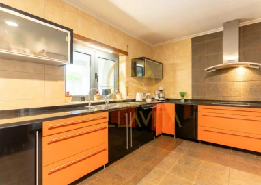 Moradia T4 para Venda em Vilarandelo