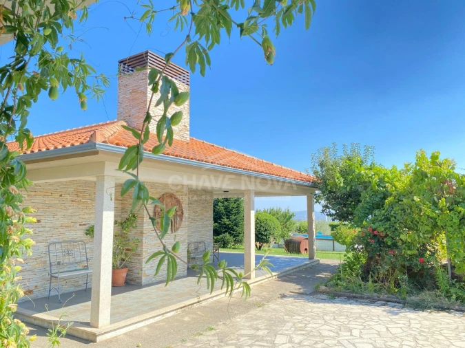 Moradia T4 para Venda em Vilarandelo Foto 7