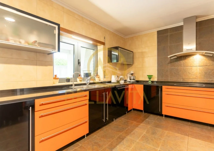 Moradia T4 para Venda em Vilarandelo Foto 20