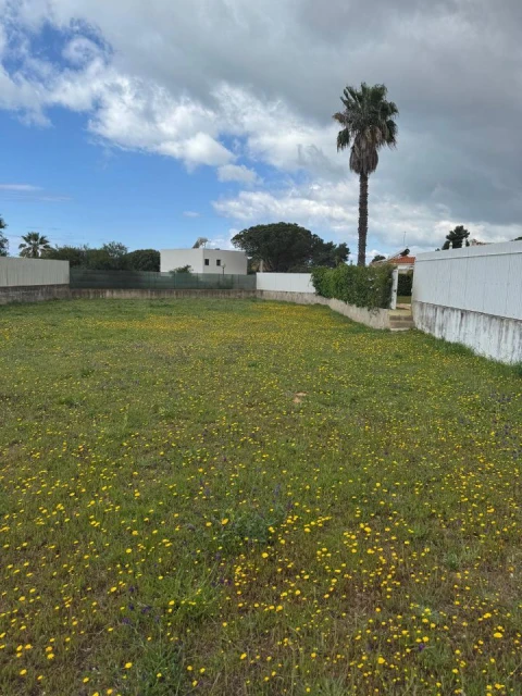 Terreno para Venda em Albufeira e Olhos de Água