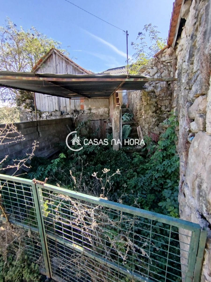 Moradia T2 para Venda em Calde Foto 3