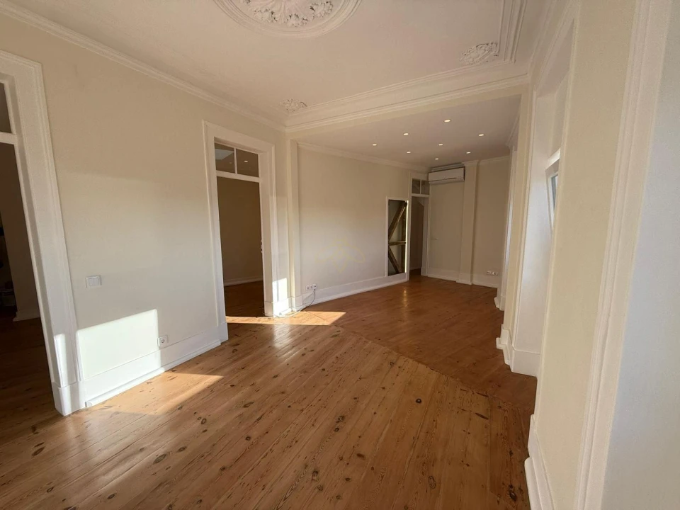 Apartamento T1 para Arrendamento em Misericórdia Foto 2