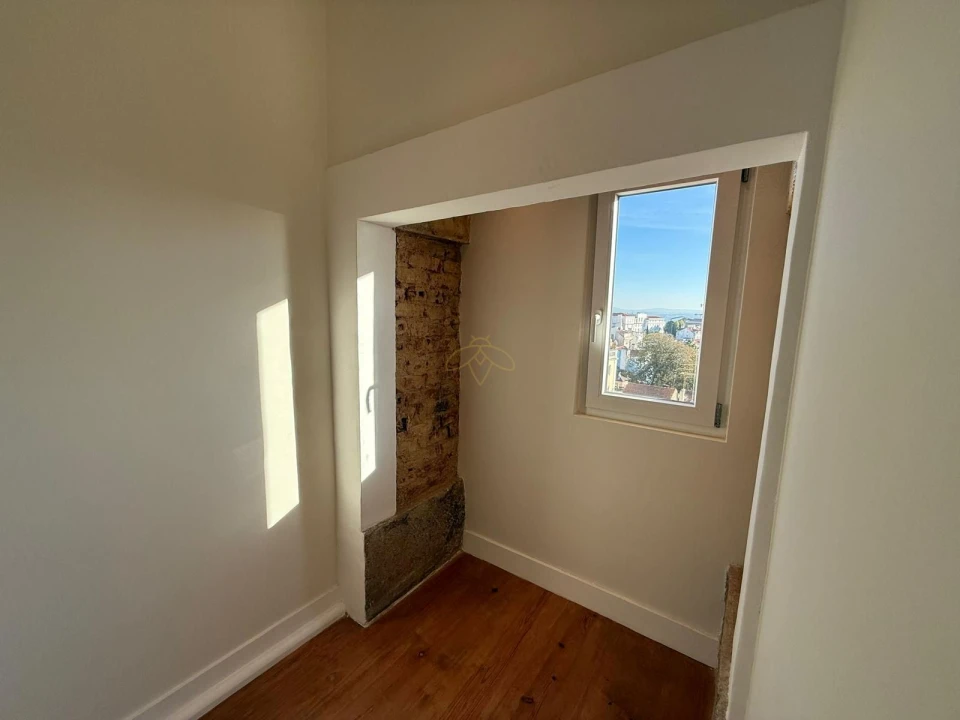 Apartamento T1 para Arrendamento em Misericórdia Foto 28