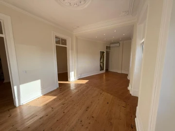 Apartamento T1 para Arrendamento em Misericórdia