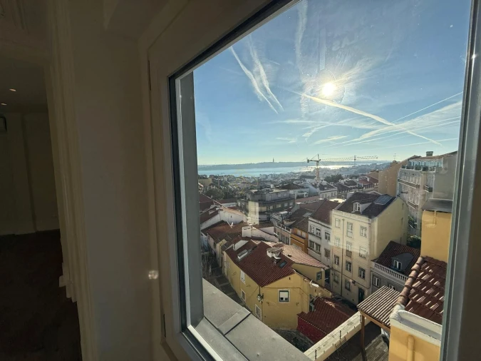 Apartamento T1 para Arrendamento em Misericórdia Foto 25