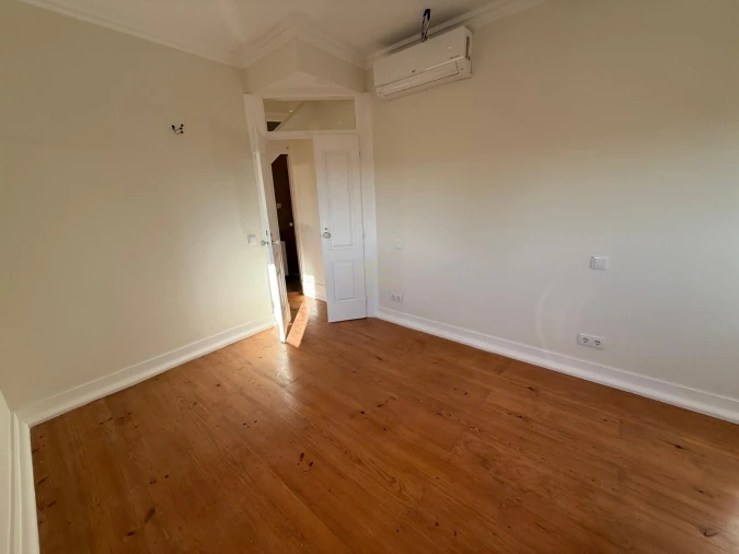 Apartamento T1 para Arrendamento em Misericórdia Foto 29