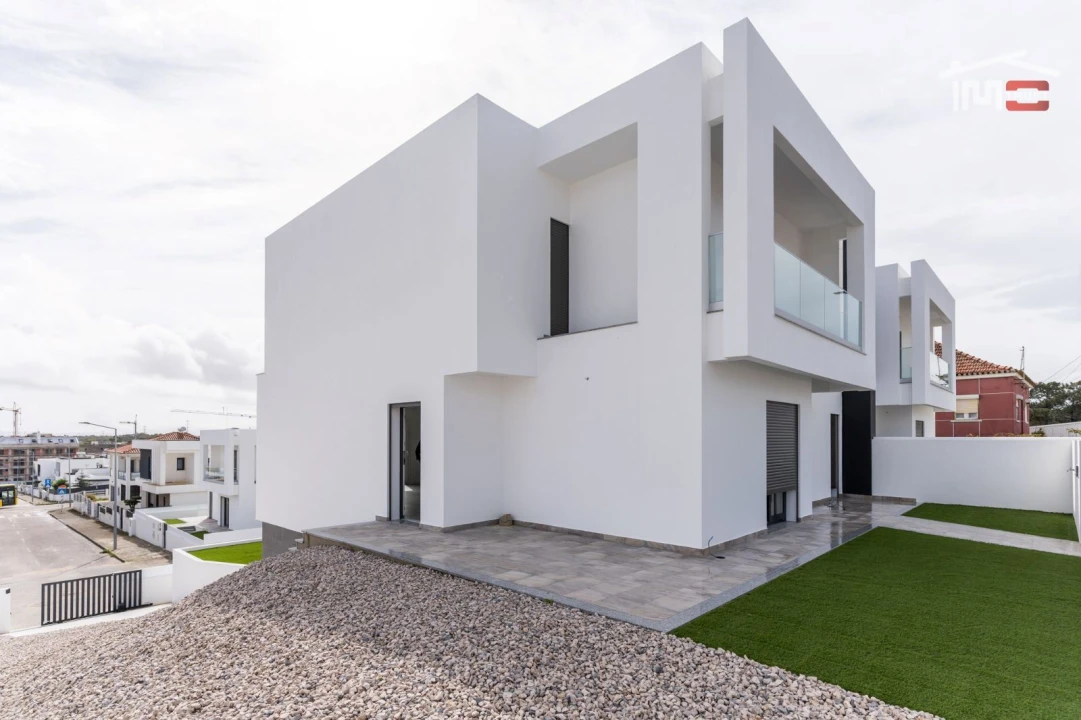 Moradia T3 para Venda em Corroios Foto 2