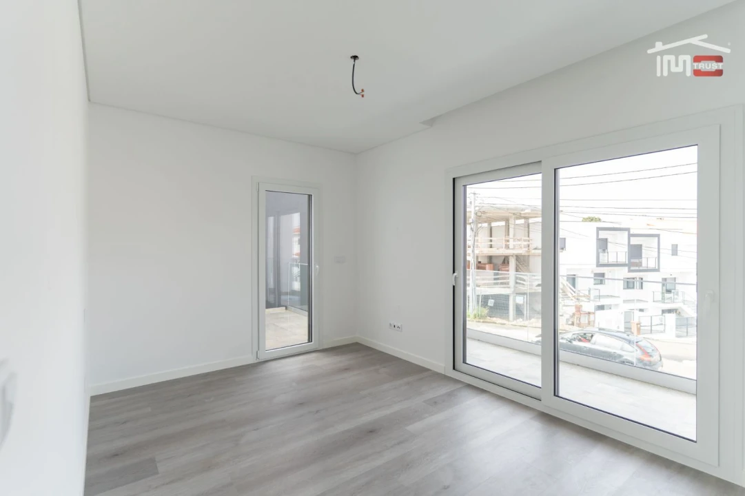 Moradia T3 para Venda em Corroios Foto 11