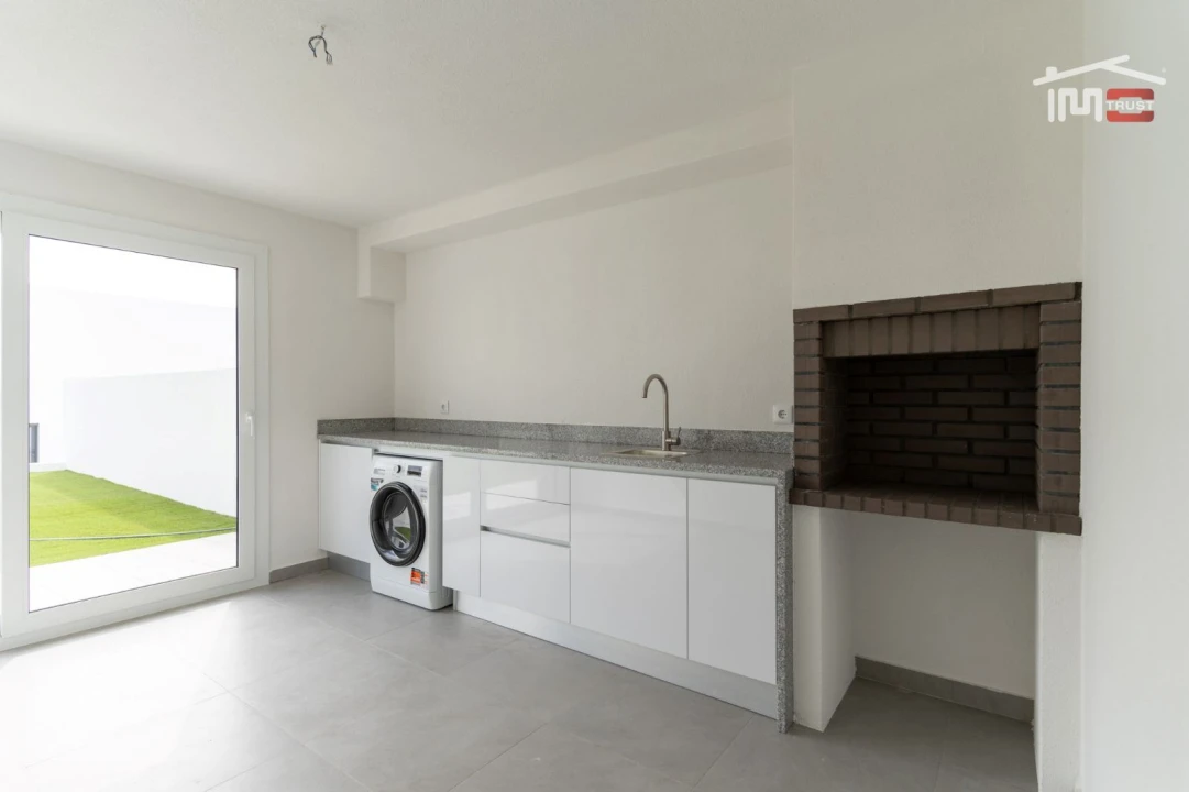 Moradia T3 para Venda em Corroios Foto 23