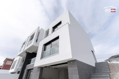 Moradia T3 para Venda em Corroios