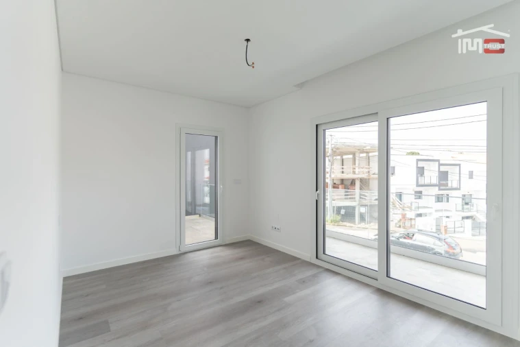 Moradia T3 para Venda em Corroios Foto 11