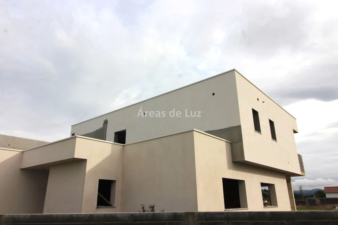 Moradia T3 para Venda em Batalha Foto 8