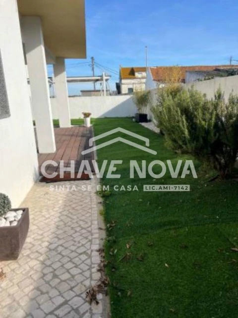 Moradia T4 para Venda em Santo Antonio da Charneca