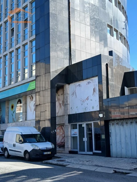 Negócio para Arrendamento em Gondomar (São Cosme), Valbom e Jovim