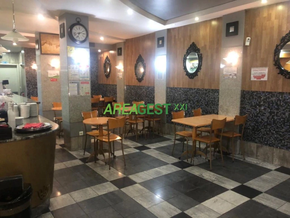 Loja para Venda em Santo António dos Cavaleiros e Frielas Foto 1