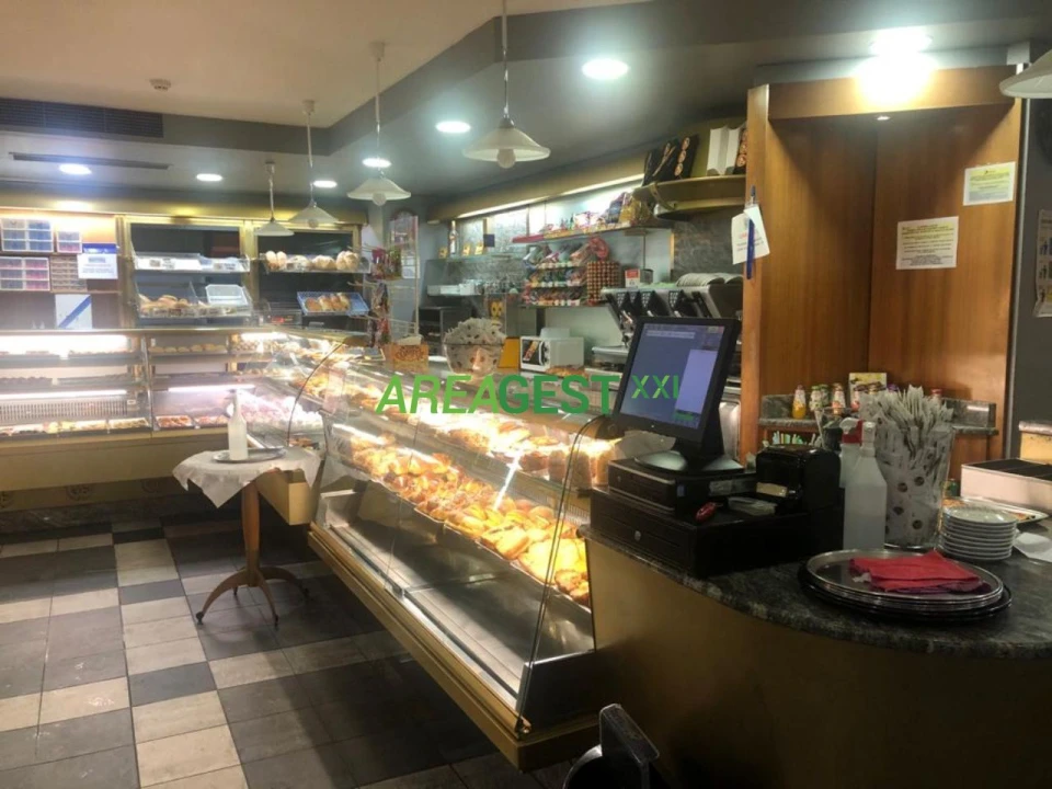 Loja para Venda em Santo António dos Cavaleiros e Frielas Foto 2