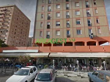 Loja para Venda em Santo António dos Cavaleiros e Frielas