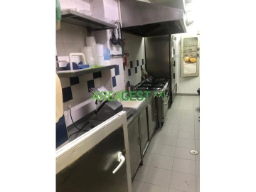 Loja para Venda em Santo António dos Cavaleiros e Frielas