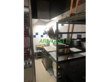 Loja para Venda em Santo António dos Cavaleiros e Frielas