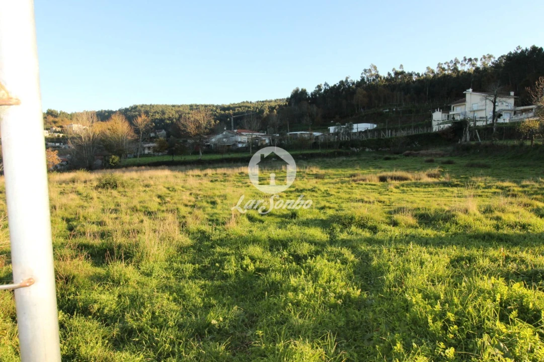 Terreno para Venda em São Gens Foto 3