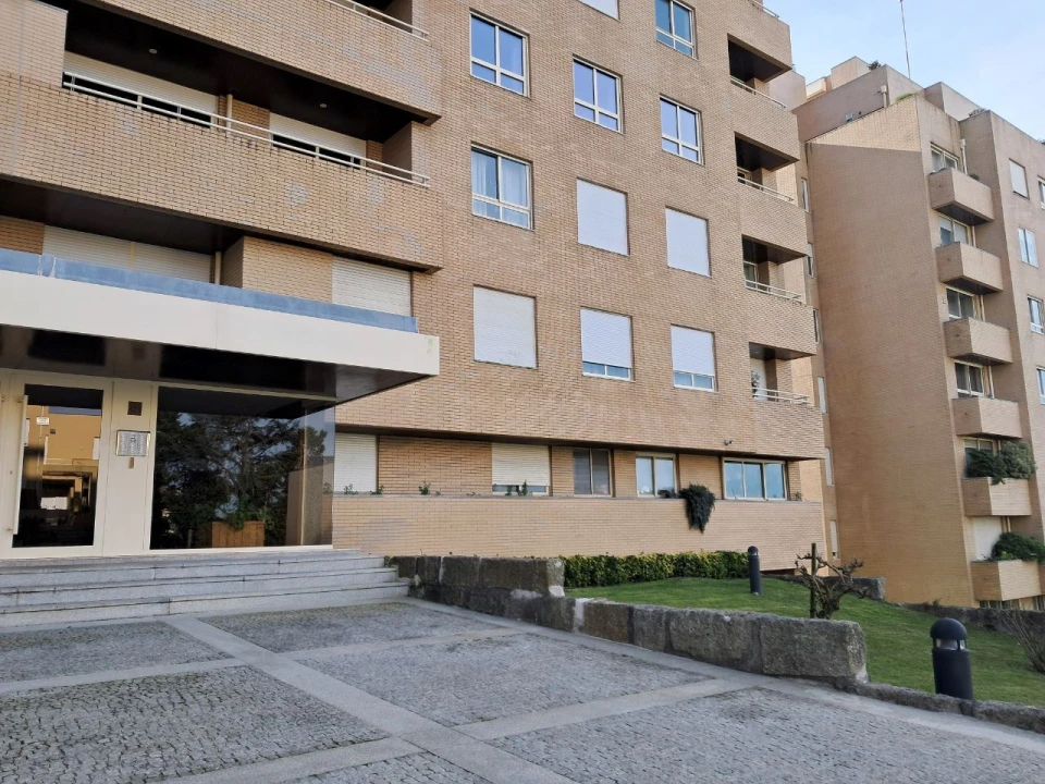 Apartamento T2 para Venda em Aldoar, Foz do Douro e Nevogilde Foto 1