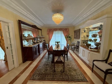 Moradia T5 para Venda em Santa Maria e São Miguel, São Martinho, São Pedro Penaferrim