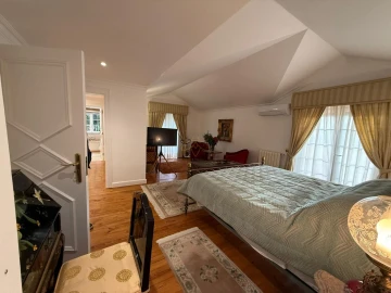 Moradia T5 para Venda em Santa Maria e São Miguel, São Martinho, São Pedro Penaferrim