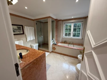 Moradia T5 para Venda em Santa Maria e São Miguel, São Martinho, São Pedro Penaferrim