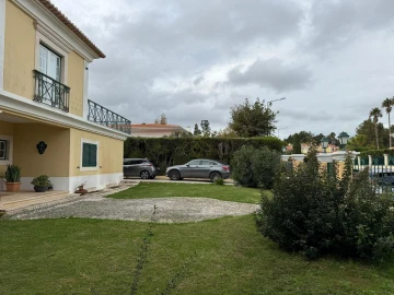 Moradia T5 para Venda em Santa Maria e São Miguel, São Martinho, São Pedro Penaferrim