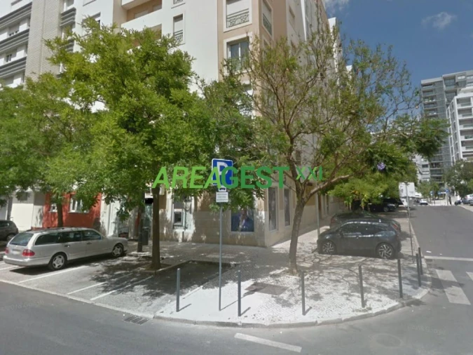 Loja para Venda em Alvalade Foto 15