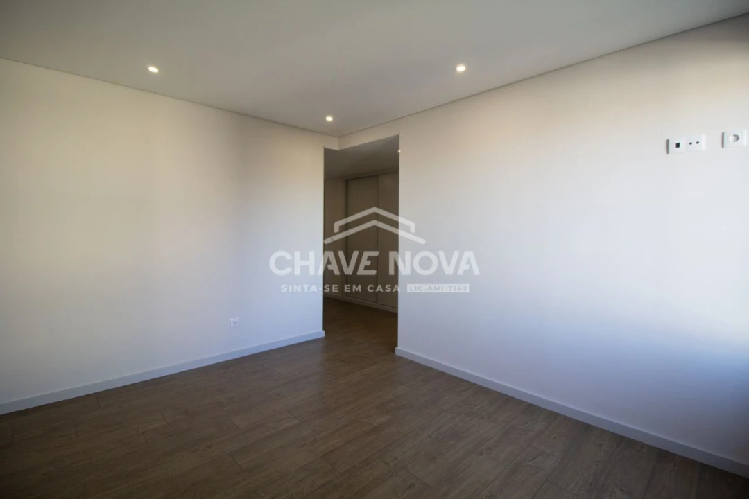 Apartamento T3 para Venda em Cedofeita, Santo Ildefonso, Sé, Miragaia, São Nicolau e Vitória Foto 13