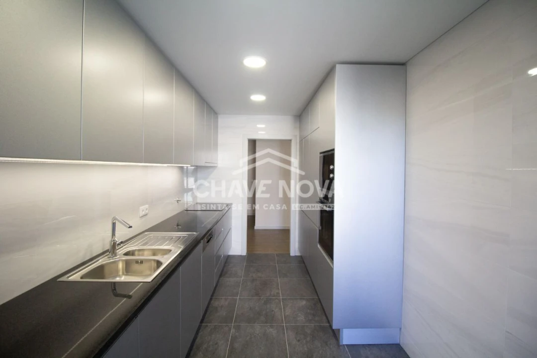 Apartamento T3 para Venda em Cedofeita, Santo Ildefonso, Sé, Miragaia, São Nicolau e Vitória Foto 1