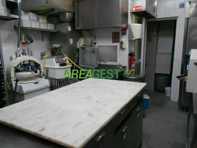 Loja para Venda em Santa Iria de Azoia, São João da Talha e Bobadela Foto 11