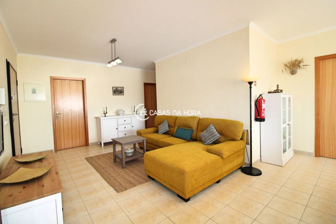 Apartamento T3 para Arrendamento férias em Estômbar e Parchal Foto 2