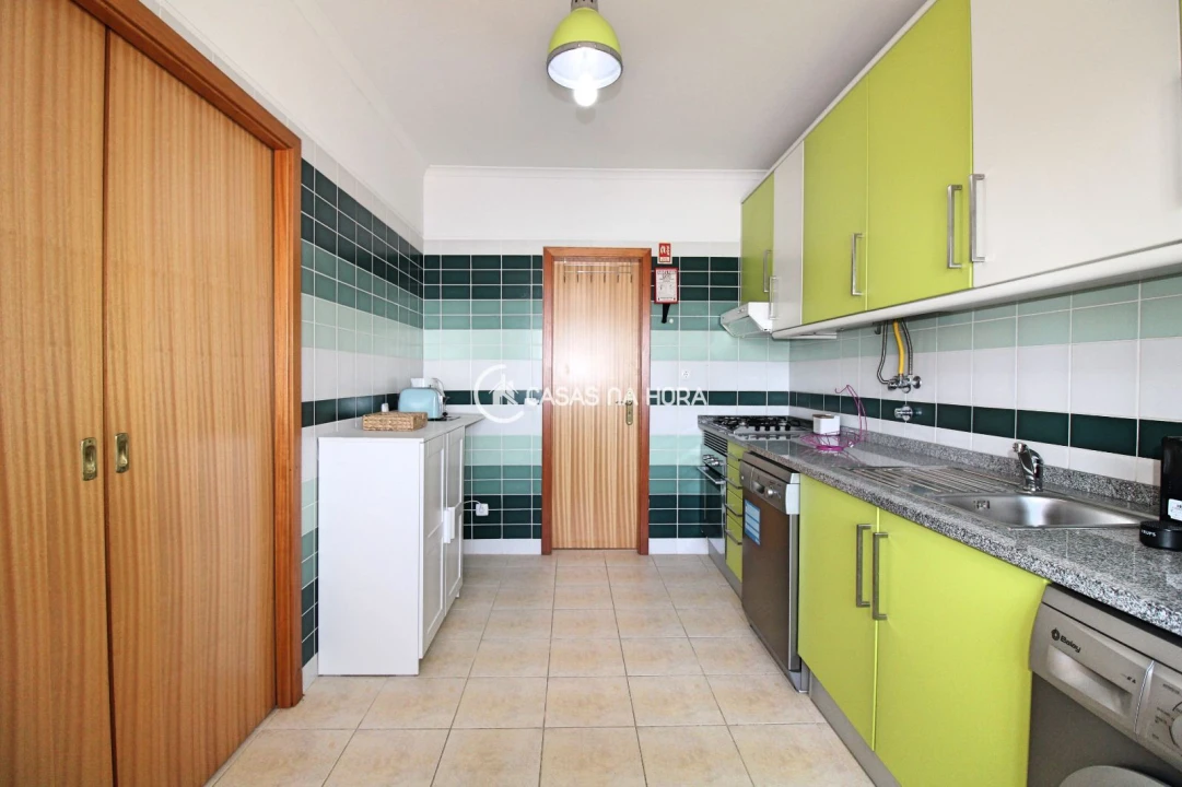 Apartamento T3 para Arrendamento férias em Estômbar e Parchal Foto 4