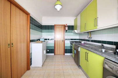 Apartamento T3 para Arrendamento férias em Estômbar e Parchal