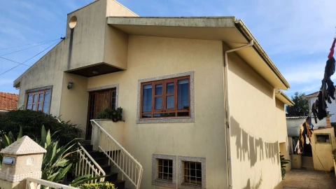 Moradia T3 para Venda em Vilar de Andorinho