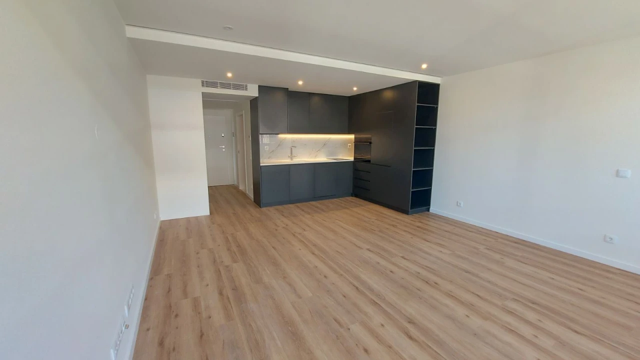 Apartamento T0 para Venda em Oliveira do Douro Foto 14