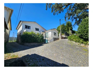 Moradia T4 para Venda em Fridão