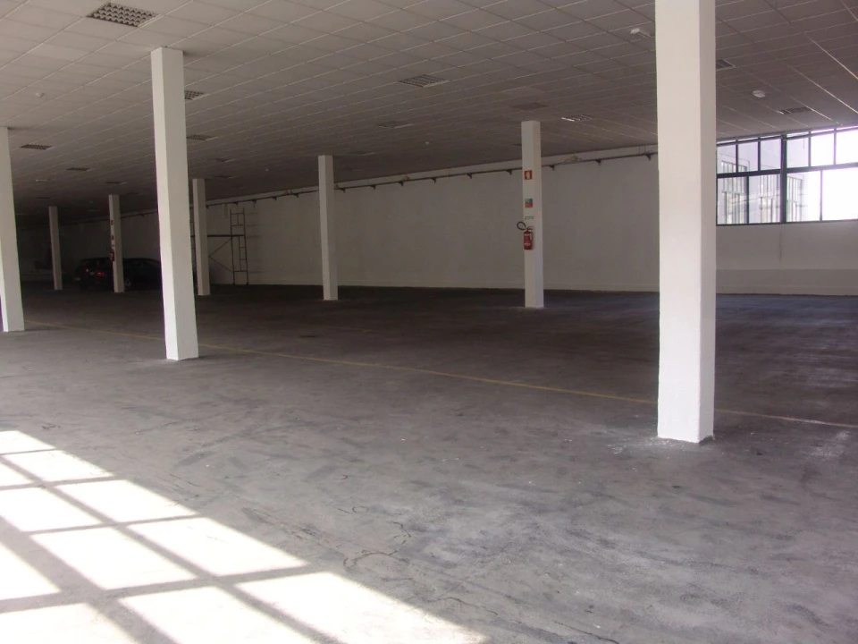 Armazém para Arrendamento em Paranhos Foto 3