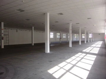 Armazém para Arrendamento em Paranhos