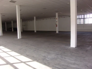 Armazém para Arrendamento em Paranhos