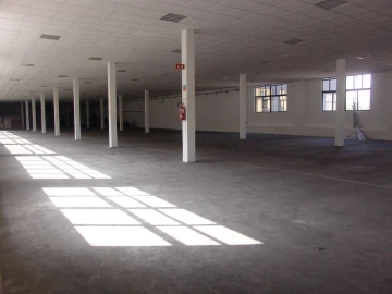 Armazém para Arrendamento em Paranhos