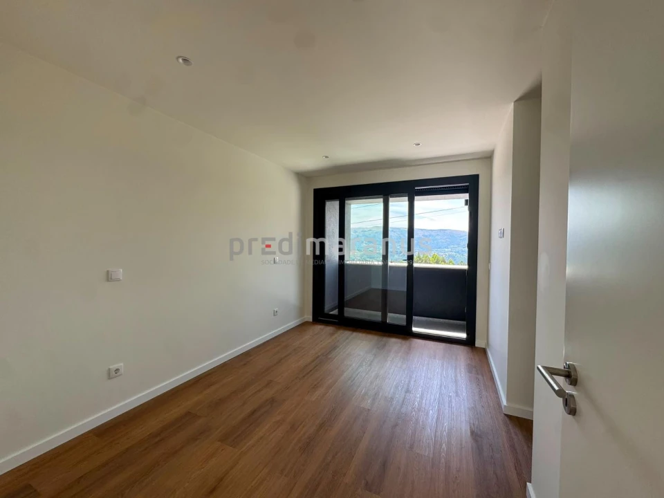 Moradia T3 para Venda em Vila Caiz Foto 12
